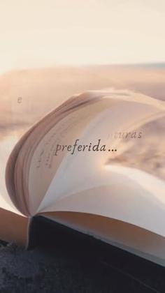 Nuestra playa nudista, el sonido de las olas y una lectura que te acompaña siempre en tus tardes de relax al d