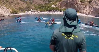 Tolerancia 0 a las motos acuáticas en Cantarriján 👏🏻👏🏻👏🏻 La playa Nudista de Cantarriján se ubica en un paraje