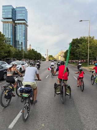 #Copbikeride @conbicired Bicifestacion para recibir a los miembros del grupo camino de la Cop31 en Turquía.