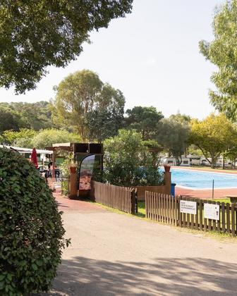 Summer days at Càmping Relax Nat ☀️ Dies llargs, capbussades a la piscina, sopars a la fresca i molta, molta t