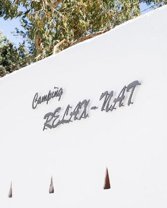 Benvinguts al Càmping Relax Nat! Ens acompanyes a fer un tomb? Un refugi de pau on el temps s'atura entre l'om