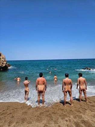 🌞🌍 El futur del naturisme també parla molts idiomes! 🌿💚 Del 27 de juny a l'1 de juliol, el càmping Relax-Nat d