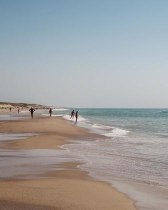 Plage 2, pour certains plus sauvage, pour d’autres juste plus au sud 🌞 le bonheur simple.