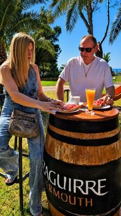 Un mismo verano, cuatro maneras de saborearlo. Cócteles al atardecer en Zazū. Tapas frescas con los pies en el
