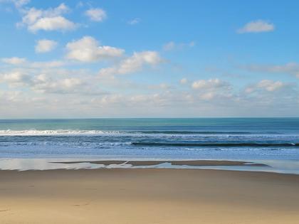 🌊 On n’a jamais assez de l’océan… Surtout quand la plage est immense, propre et naturiste 🌿 Le combo parfait p