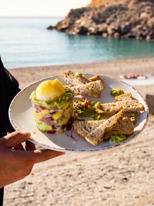 La esencia del verano, en un solo bocado. 🥭🌊 Nuestro Tartar de Atún Rojo con mango y aguacate es la definición