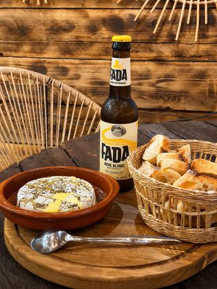 L’incontournable à la mousse ! Le camembert coulant au miel et herbes de Provence !🤍 📍 LA MOUSSE DU MAIL 🍻 Bar