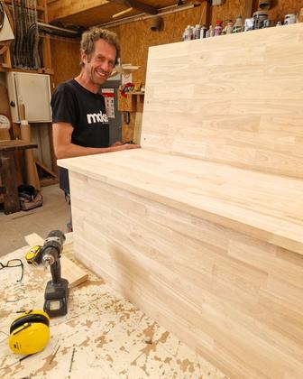 Du sur-mesure, de l'astuce et du beau travail ! 🔨 Direction le centre de La Jenny, au Porge pour ces trois ban