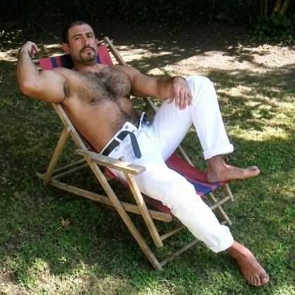 Foto de hace 24 años atrás #beargay ##harychest #nudismo #machogay #pies