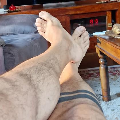 Buenas tardes a tod@s a la espera del eclipse #beargay ##harychest #nudismo #machogay #pies