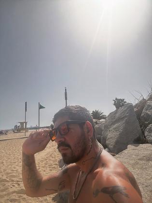 Día de Playa 🏝️ En la playa Nudista de Barcelona #sol☀️ #quecalor #playanudista #barcelona #🥵