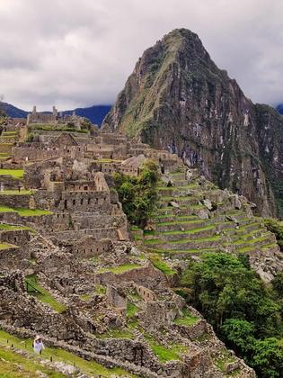 Machu Picchu El inca Pachacútec mandó construir Machu Picchu en 1450. Era este un centro administrativo ("llac