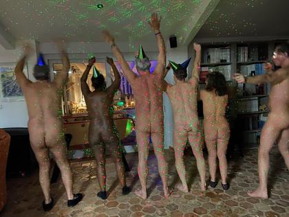 Réveillon #naturiste bonne année 2023 à tous https://t.co/7Nvq5bqFf8